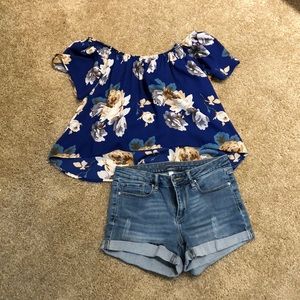NWT Off the Shoulder Floral Crop Top